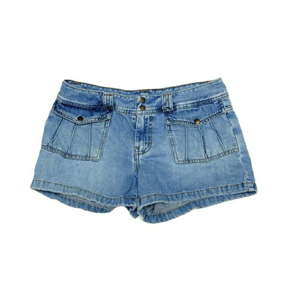 American Eagle Outfitters Pants - AMERICAN EAGLE OUTFITTERS DOUBLE SNAP DENIM SHORTS